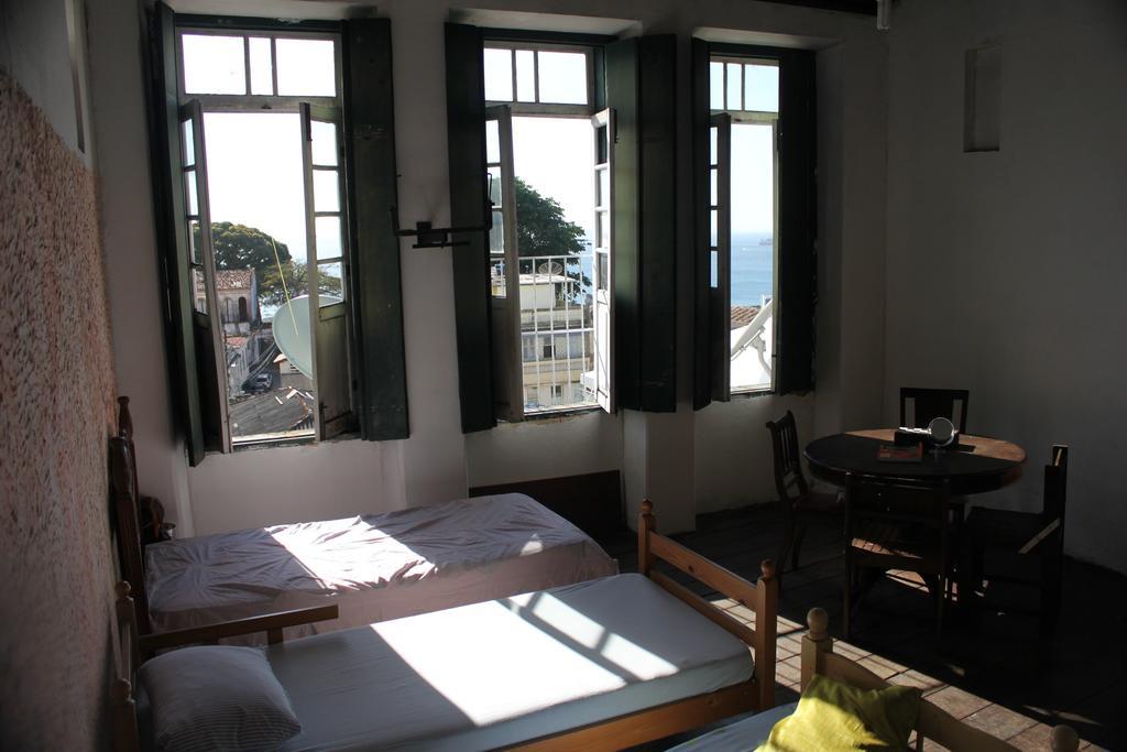 Cama em Dormitório Misto com 10 Camas